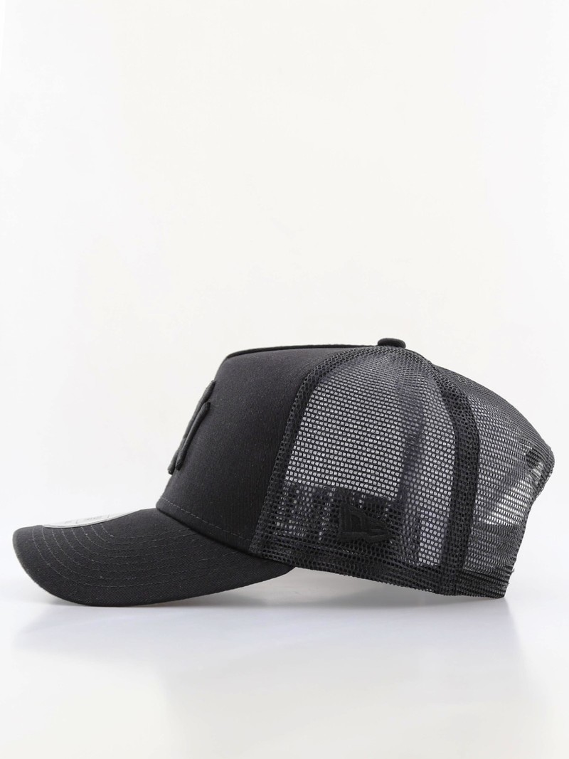 قبعة كلين تراكر نيويورك يانكيز لون أسود/أسود من نيو إيرا