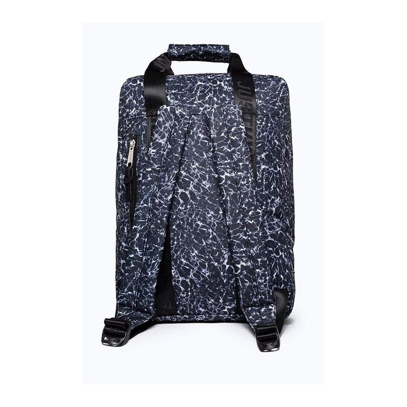 حقيبة ظهر بلون أسود مع شعار ثلاثي الأبعاد من Hype