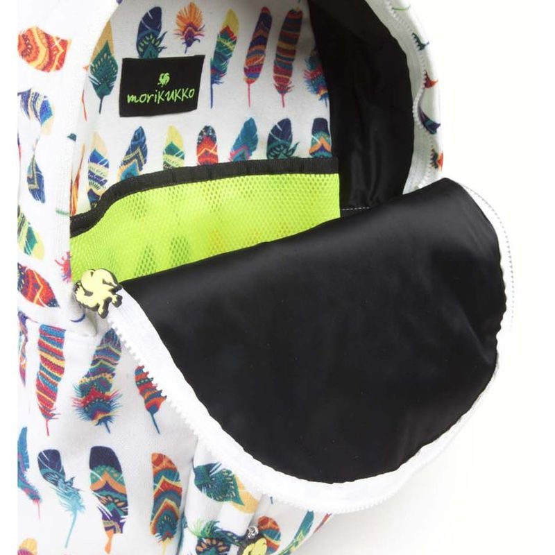 حقيبة ظهر بايسك بطبعة ريش ملون مع غطاء للرأس من Morikukko