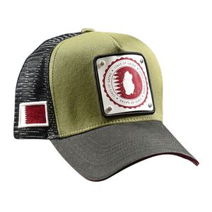 قبعة بنسيج شبكي فائق وشعار معدني للرجال بلون أخضر وأسود من كيو