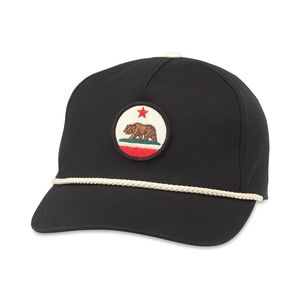 قبعة بلون أسود/عاجي كابي تحمل كلمة Cali من أمريكان نيدل
