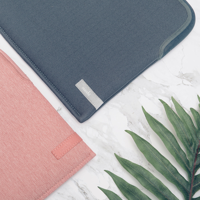 Moshi Pluma Sleeve Carnation Pink for MacBook Pro/Air 13-Inch
